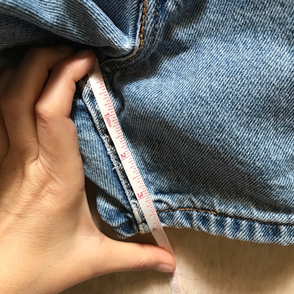 Vtg Levi’s Mid Rise Shorts - Picture 7 of 9